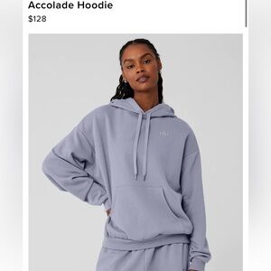Alo Yoga Accolade hoodie in color fog size Large